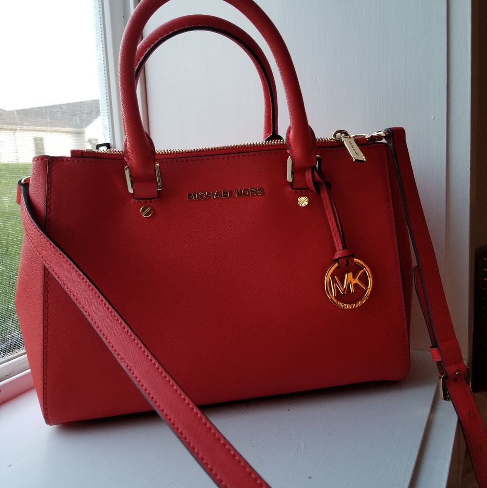Michael Kors Sutton Medium Bag